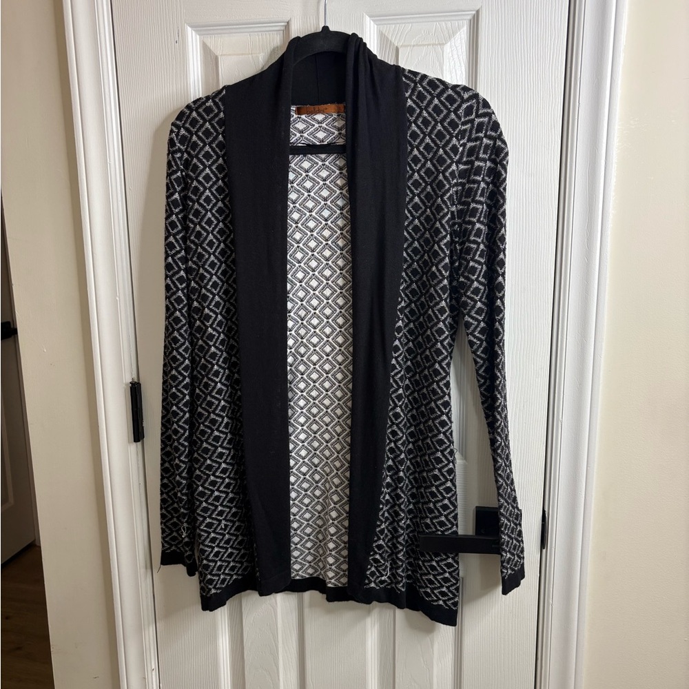 Belldini Black and White Sweater Sz L